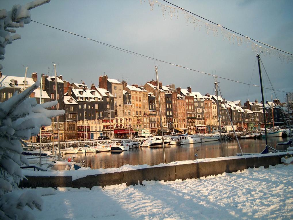 Escapade Au Coeur De Honfleur Avec Parking Prive Et Vue Panoramique Apartment Phòng bức ảnh